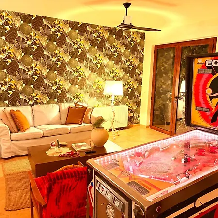 The By Thea Alpesi faház